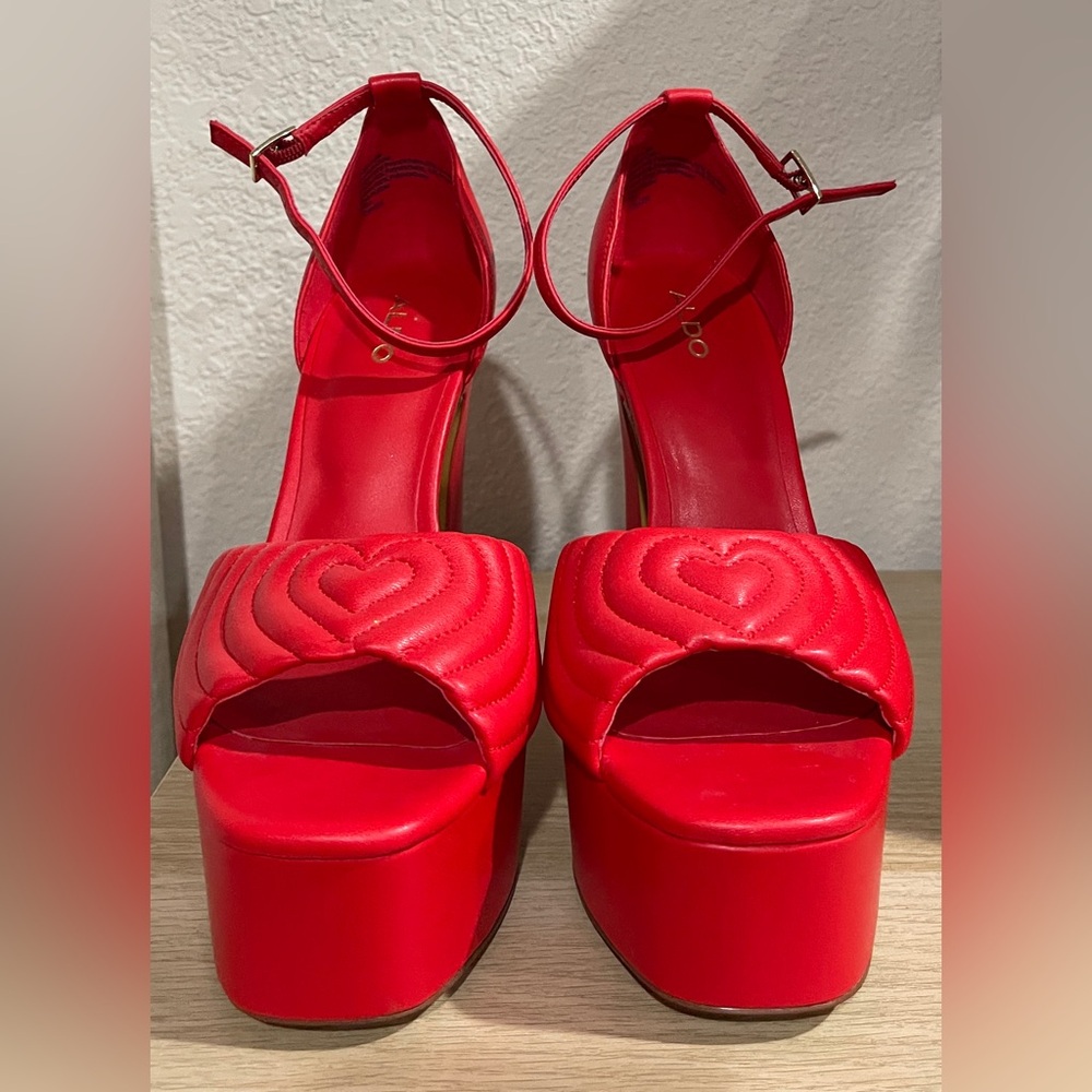 ALDO Quilted Red Platform Sandal Heels Hearts Sz 8.5